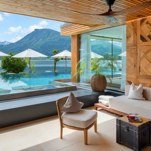 Outdoor Lounge & Pool