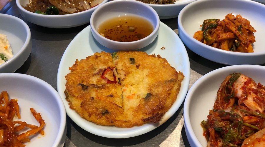 Mơ Thấy Gà Đẻ Trứng Đánh Con Gì? Giải Mã Ý Nghĩa Và Những Con Số May Mắn