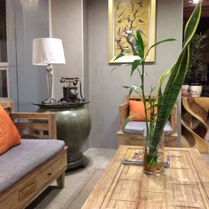 A nice area of the hotel to wait and relax. 