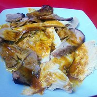 Bastante agradable, podrían mejorar su trato...