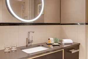 Room & Suite