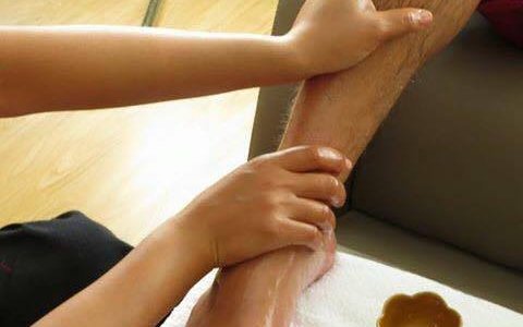 Masaje de pies con reflexologia.