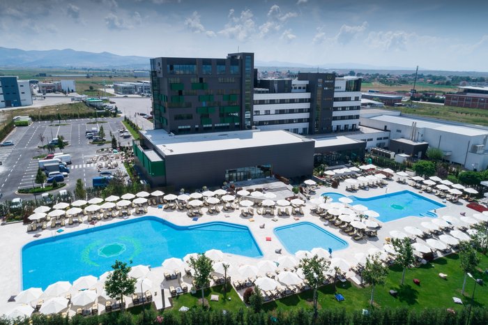 emerald hotel pristina pool