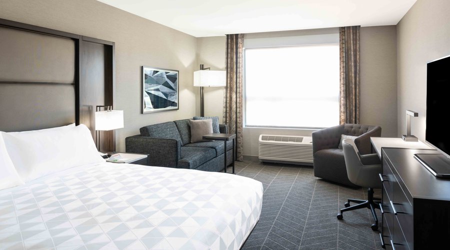 Holiday Inn Boston Logan Airport Chelsea Guest Room