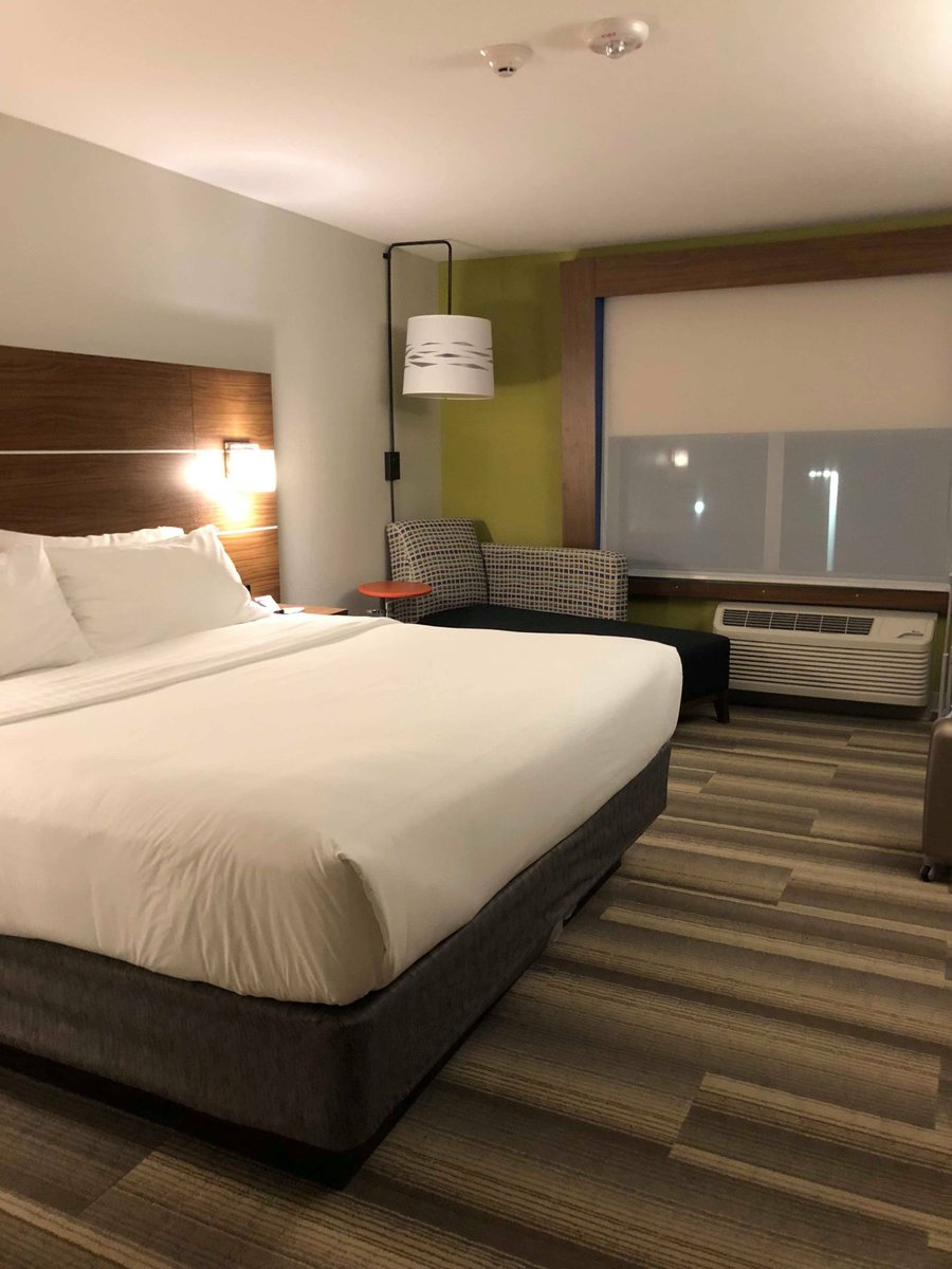 HOLIDAY INN OMAHA DOWNTOWN AIRPORT  88     1  4  2    Updated 2020 Prices