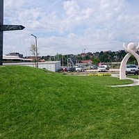 POMNIK, DZIEŁO WĘGRÓW ale otoczenie....