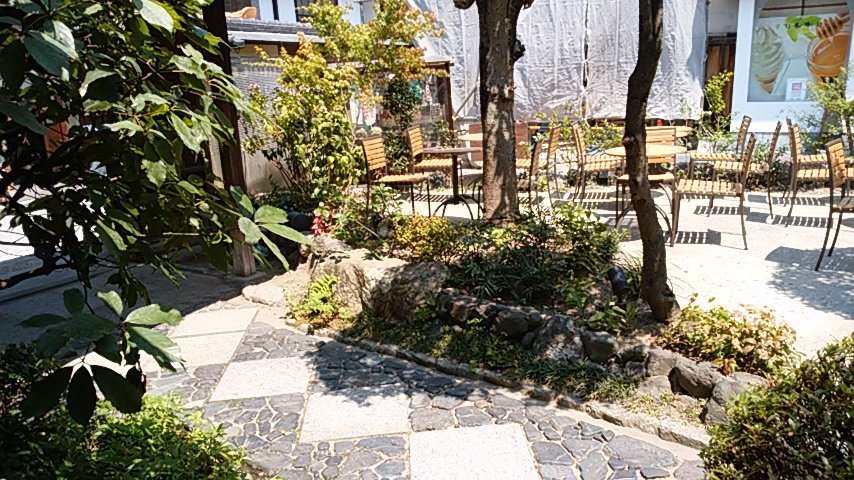 縁側に座ると見える景観①です
