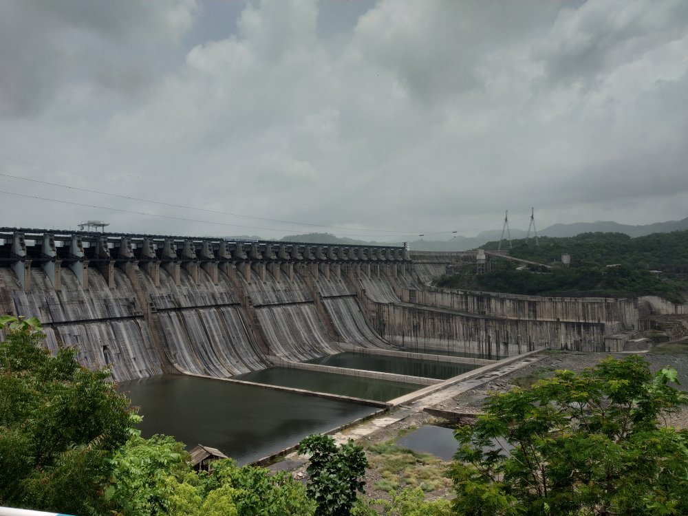 Sardar Sarovar dam touches 136 mt, 2 mt short of full limit