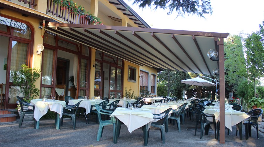 tavoli all'aperto