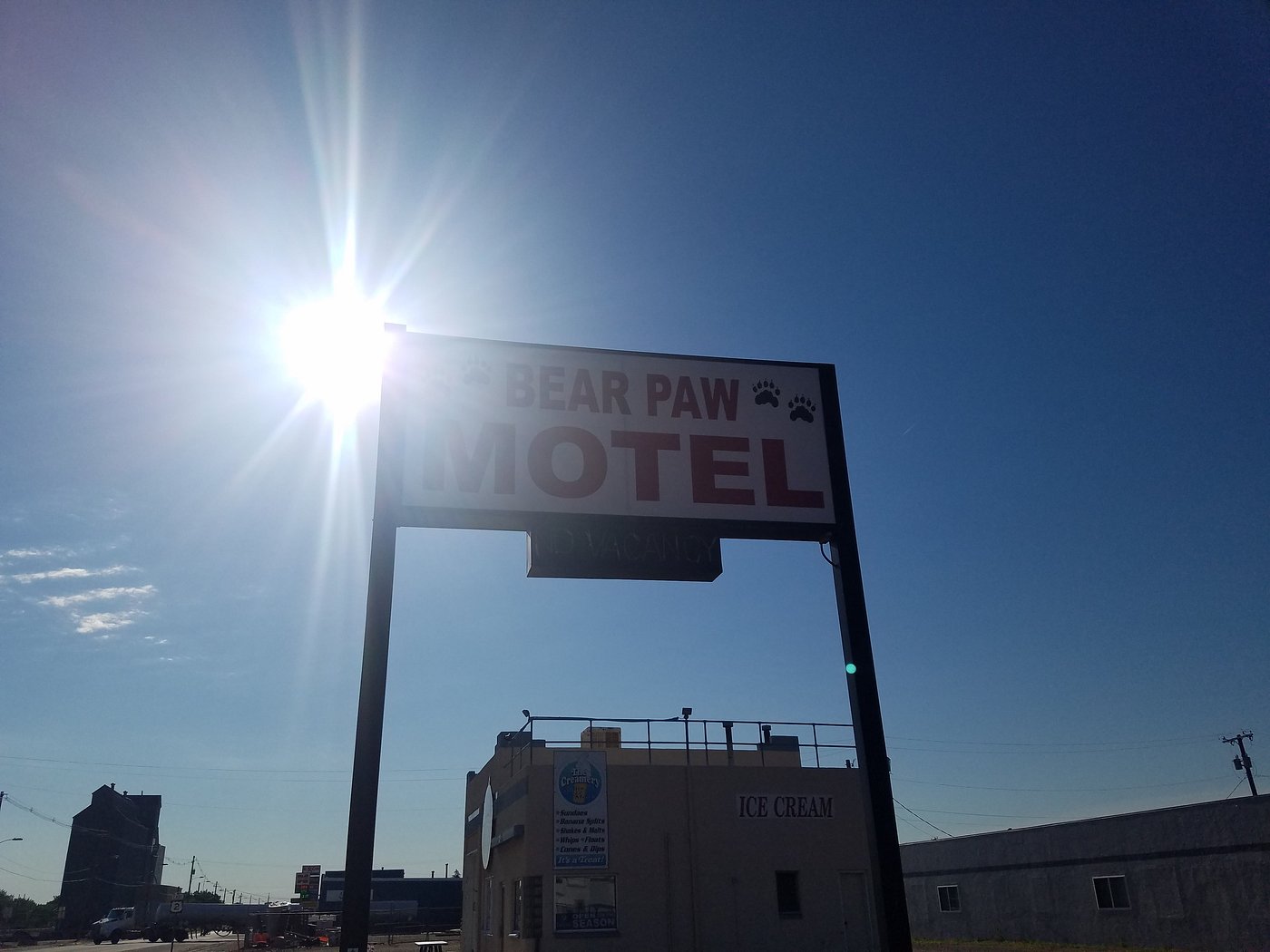 BEAR PAW COURT MOTEL Reviews (Chinook MT)