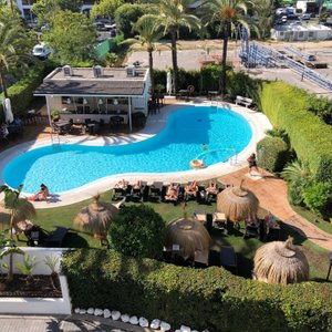 Piscina vista desde el Hotel
