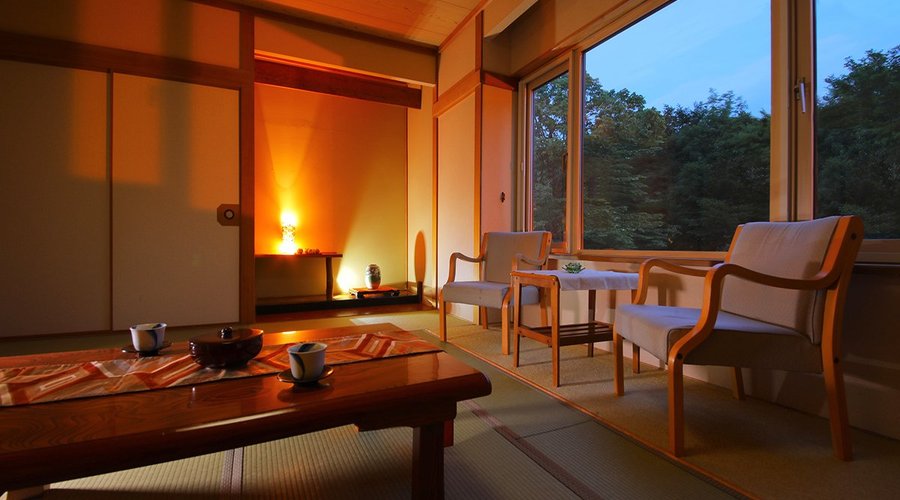 ～大きな窓と自然溢れる広いお部屋で静寂のひとときを～