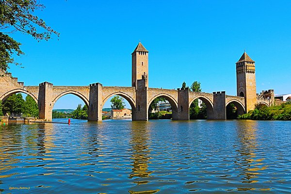 https://dynamic-media-cdn.tripadvisor.com/media/photo-o/13/de/87/9d/cahors.jpg?w=600&h=400&s=1