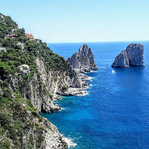 Arco Naturale, Natural Arch on Coast of Capri Island, Italy Stock Photo -  Image of azure, italy: 143894550