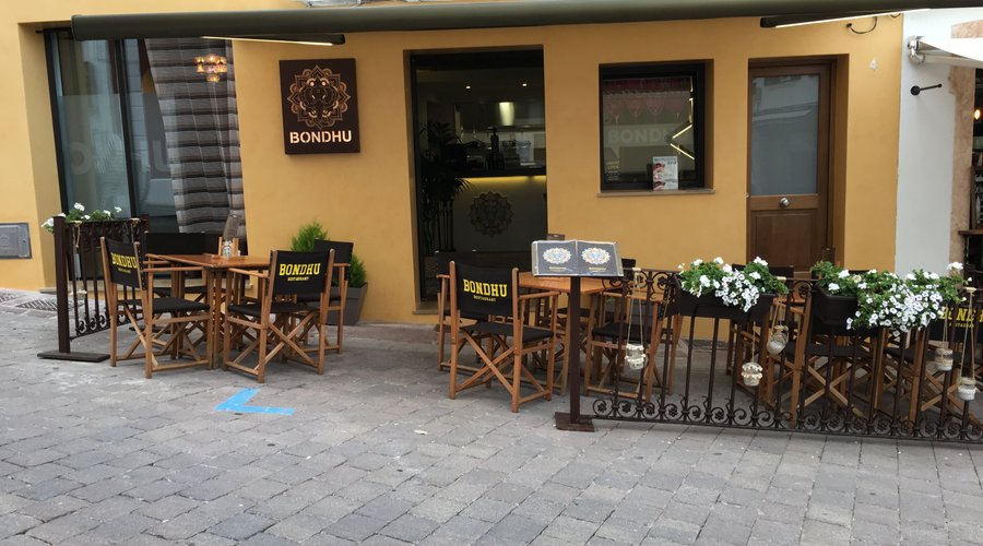 Restaurante Bondhu, un restaurante hindu en el centro del casco antiguo de ferrerias , una delic