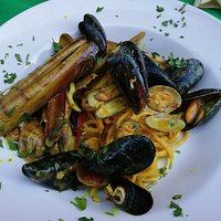 Spaghetti alla chitarra con cannolicchi vongole e cizze