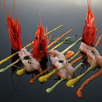 Gamberi rossi crudi caldi con sfumature di peperone