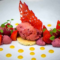 Déclinaison de fruits rouges BIO, un dessert léger et frais pour accompagner l'été