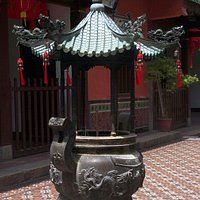 dragon urn
