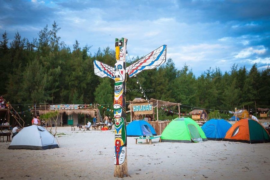Holiday Bar Loc Binh Beach Camp image