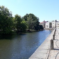 Kanalen langs parken.