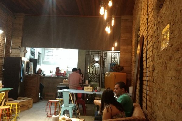 localizado de frente com praça – Foto de Bell Restaurante E Lanchonete,  Tremembé - Tripadvisor