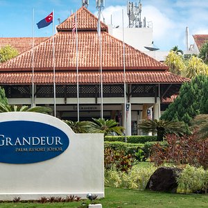Le Grandeur Palm Resort Johor in Senai, image may contain: Villa, Hotel, Resort, Grass