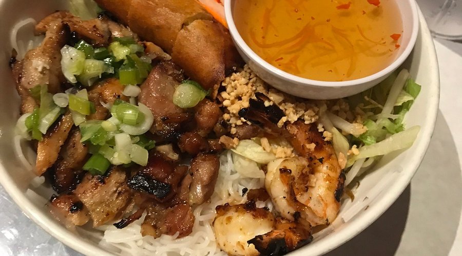 Crawfish noodle & grill