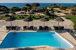 Pool & Beach