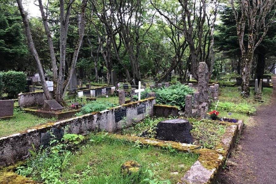 Cemetery Holavallagardur image