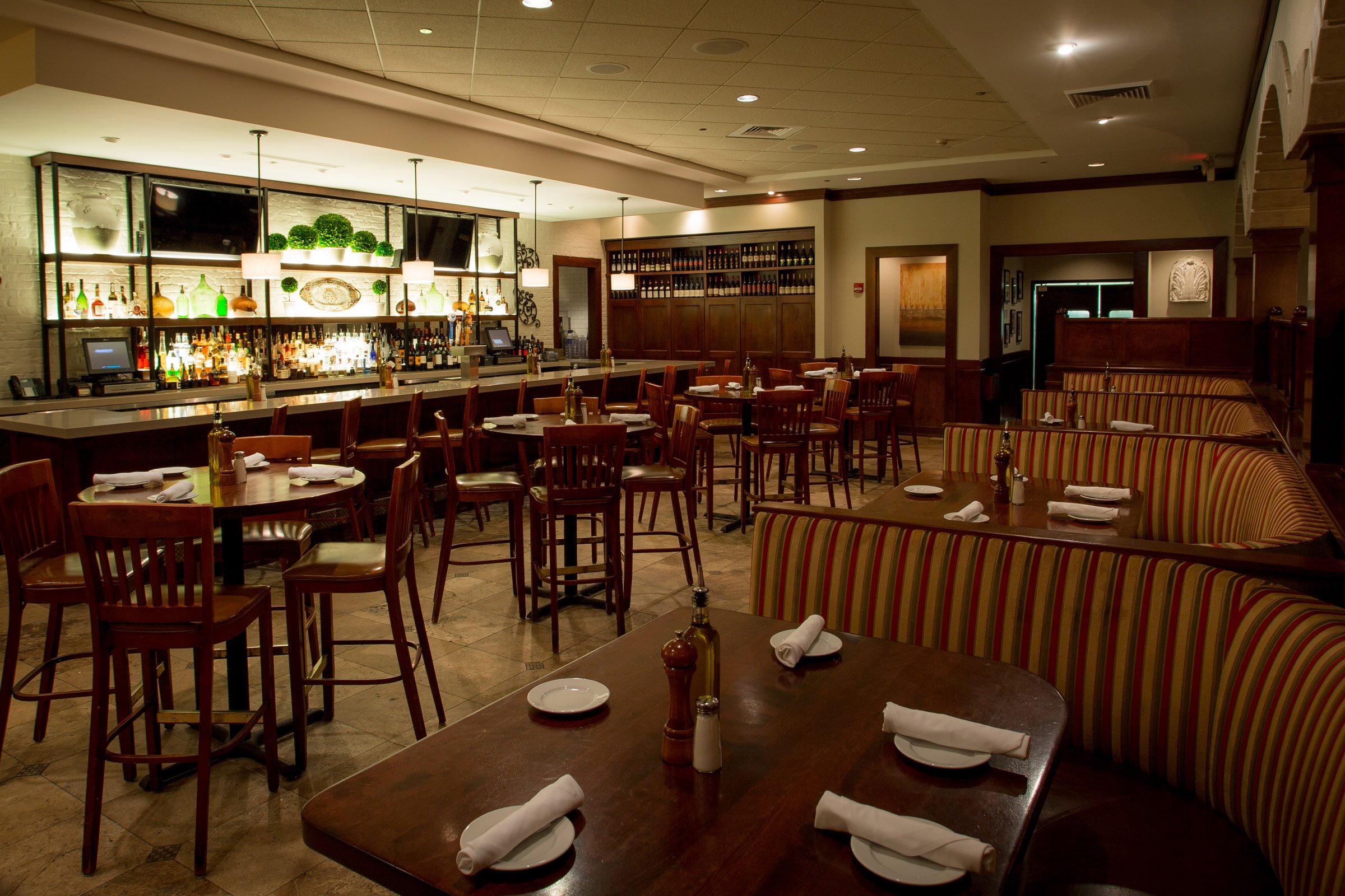 Restaurants near woodfield online mall with outdoor seating