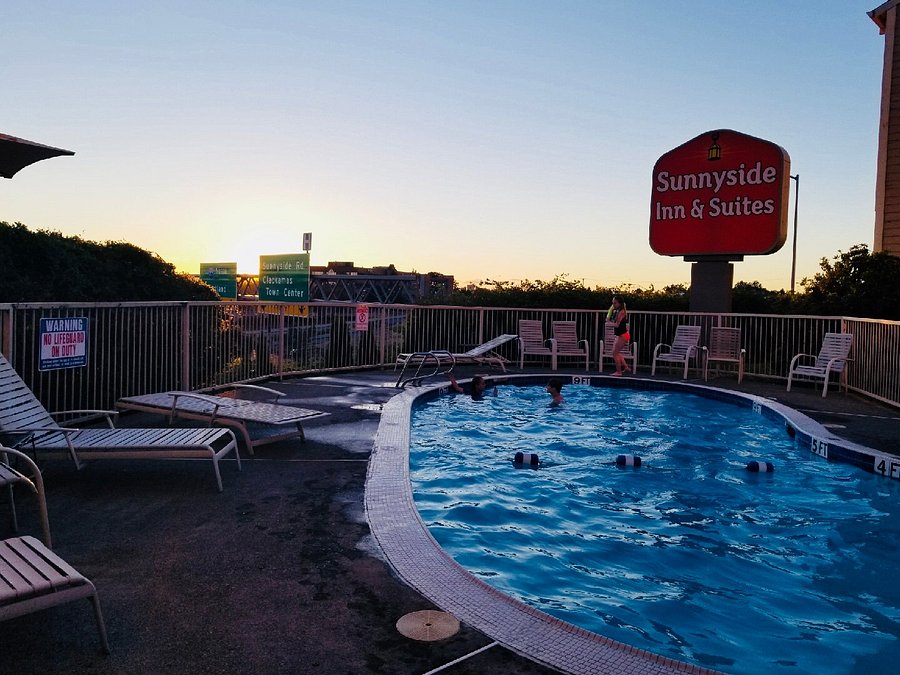 SUNNYSIDE INN AND SUITES 56 (̶6̶4̶) Prices & Hotel Reviews