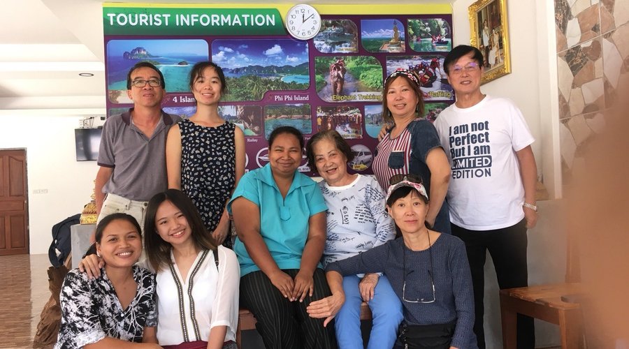 Wanna and Sand " Pinthong Aonang Villa Team " with Malaysia Family 