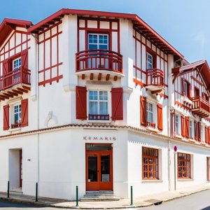 Façade de notre chalet classé au patrimoine de la ville