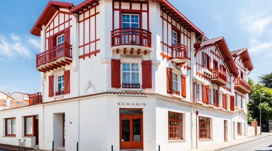 Façade de notre chalet classé au patrimoine de la ville