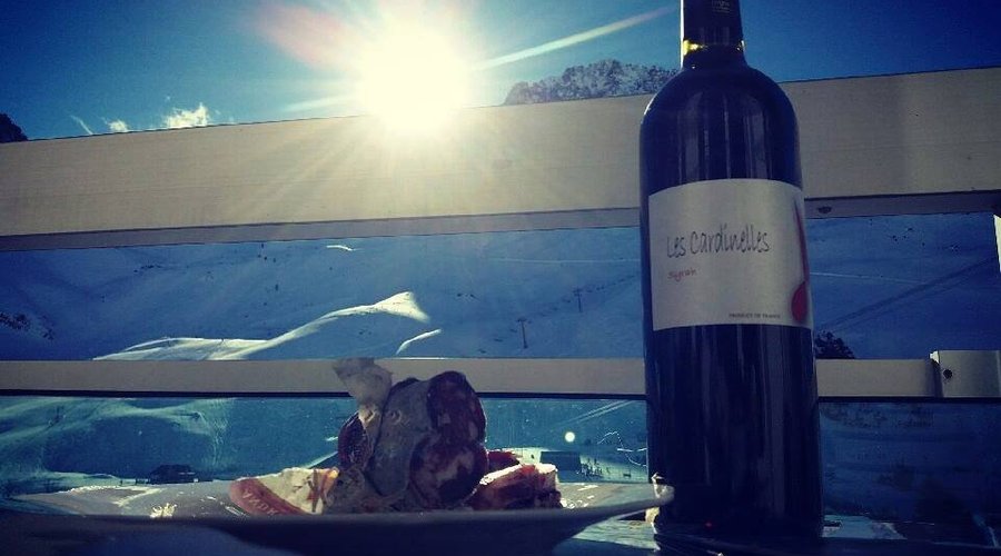 cuvée Cardinelles rouge en goguette à la montagne ;)