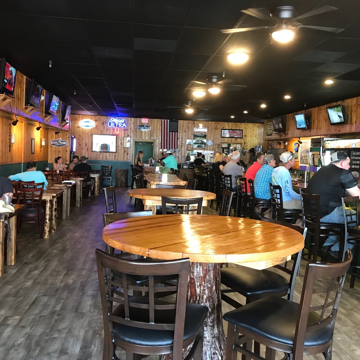 KELLY'S HALF SHELL PUB, Crystal River - Menu, Prices & Restaurant ...