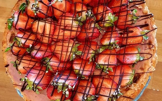 Chocolate and Strawberry Cheesecake with Brownie base
