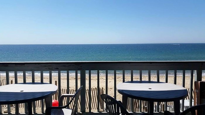 SANDCASTLE BEACHFRONT INN - Prices & Hotel Reviews (Misquamicut, RI)