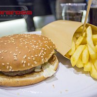Hamburger e patatine fritte