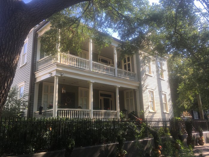 How does a native Charlestonian get married at home? Luxuriously!, Charleston, SC