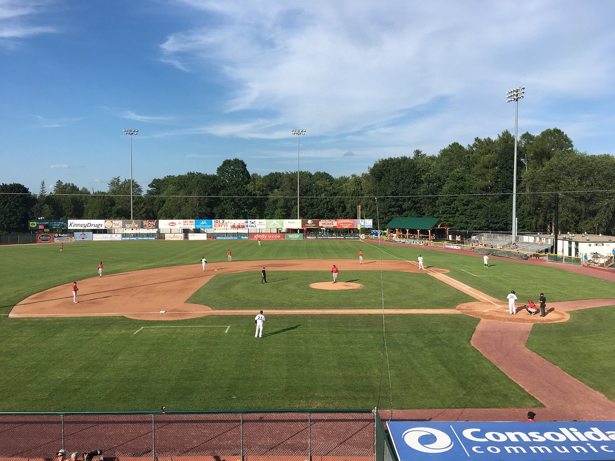 Sign here: Baseball autograph hounds make team hotels signature spot