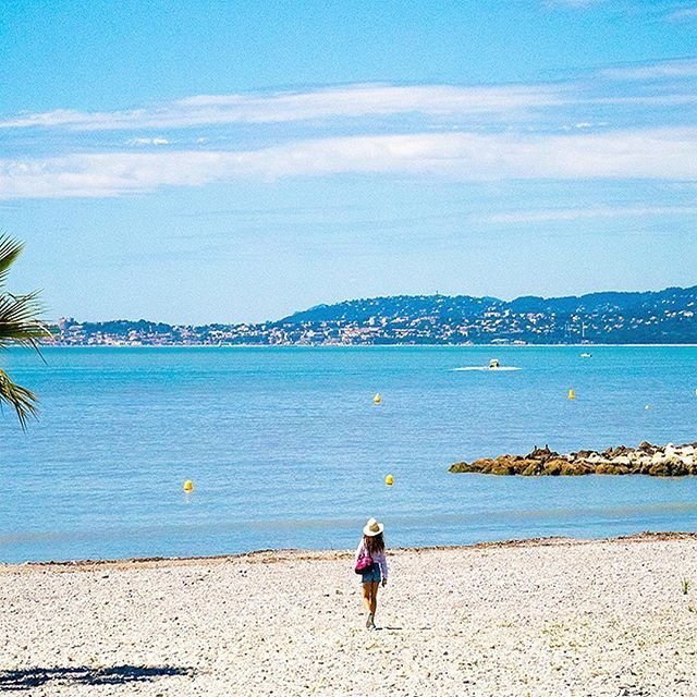 Teen girls in Saint-Laurent-du-Var