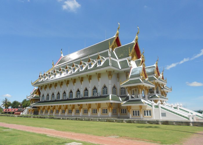 Wat surroundings