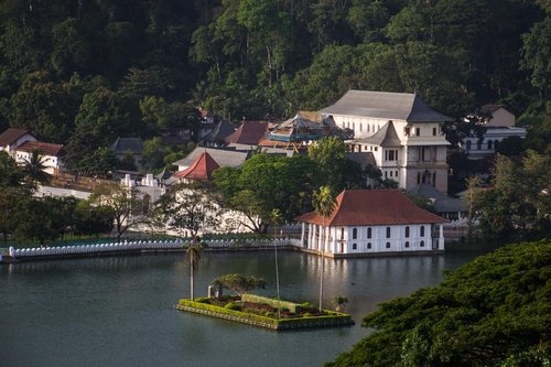 Ceyloni Lake Residency image