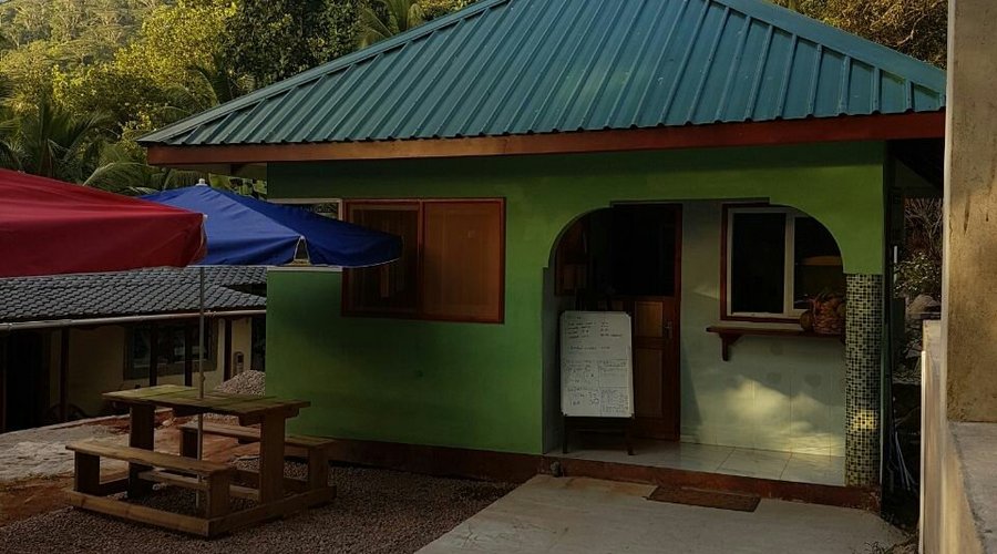 Rey & Josh Cafe Takeaway