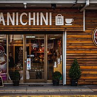 Tienda de regalos y cafetería. Un lugar para regalar, compartir y disfrutar de un rico café.