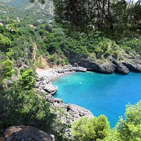 l'insenatura in cui si apre la spiaggetta