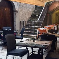 La sala de La Taverna di Zu Cicco è uno dei vicoli più caratteristici del centro storico di Mara