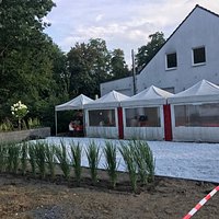 Hier esse ich regelmässig die leckere Currywurst !